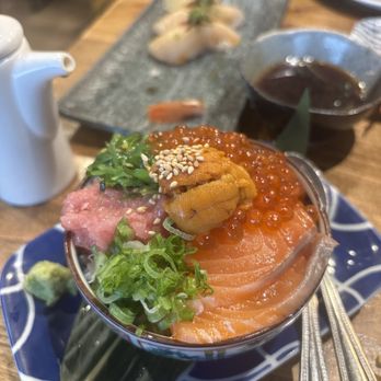 Kiraku - Mini kaisendon - Tapas/Small Plates Near Me - Berkeley, California Kiraku - Mini kaisendon - Tapas/Small Plates Near Me - Berkeley, California
