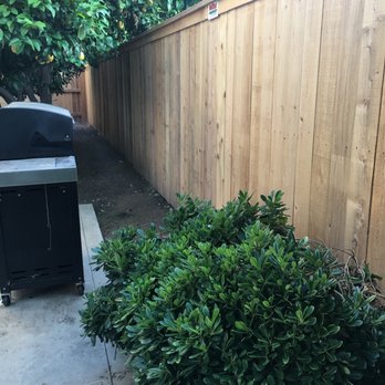 Fresno - Cedar fence w/capped top. - General Contractors Near Me Fresno - Cedar fence w/capped top. - General Contractors Near Me