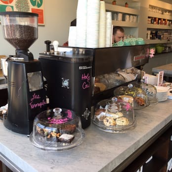 Café Saint-Henri - Barista bar from the other side - Coffee & Tea Near Me - Montreal, Quebec Café Saint-Henri - Barista bar from the other side - Coffee & Tea Near Me - Montreal, Quebec
