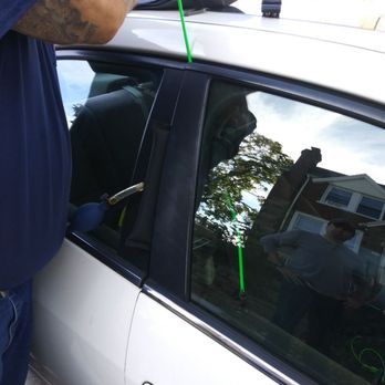 B & W Locksmith - Unlocking a 2009 Pontiac - Keys & Locksmiths Near Me - Philadelphia, Pennsylvania