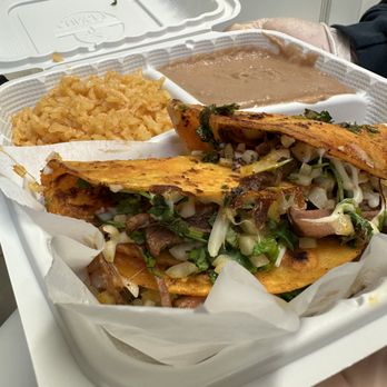 La Cora - a hand holding a container of food - Food Trucks Near Me - Keizer, Oregon La Cora - a hand holding a container of food - Food Trucks Near Me - Keizer, Oregon