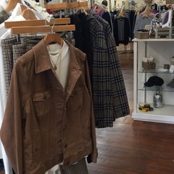 Deasee's Boutique - Nice layout and choices, flows