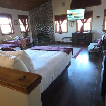 Tucker Peak Lodge - Hotels Near Me - Julian, California Tucker Peak Lodge - Hotels Near Me - Julian, California