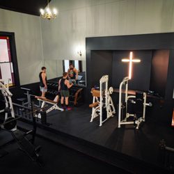 Imperium Fitness - Working out, gym, fitness, bodybuilding, powerlifting, deadlift, squat, dumbbells