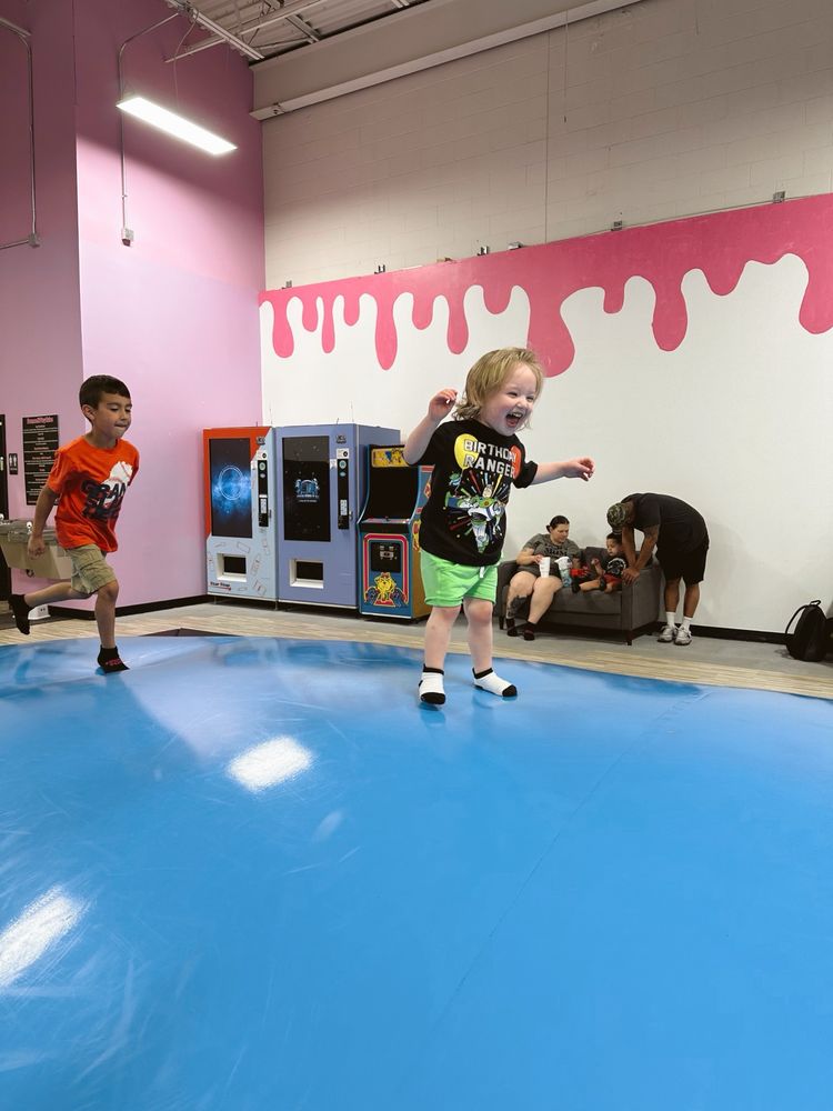BOUNCE N PLAY Updated November 2024 18 Photos & 12 Reviews 2000