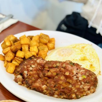 Eggs 'n Things - Waikiki Beach Eggspress - Breakfast Meat and Eggs with Corn Beef Hash and Potatoes - Breakfast & Brunch Near Me - Honolulu, Hawaii Eggs 'n Things - Waikiki Beach Eggspress - Breakfast Meat and Eggs with Corn Beef Hash and Potatoes - Breakfast & Brunch Near Me - Honolulu, Hawaii