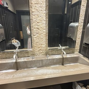 Cheddar's Scratch Kitchen - No paper towels on the right, sinks and mirror super dirty. - American Near Me - Albuquerque, New Mexico