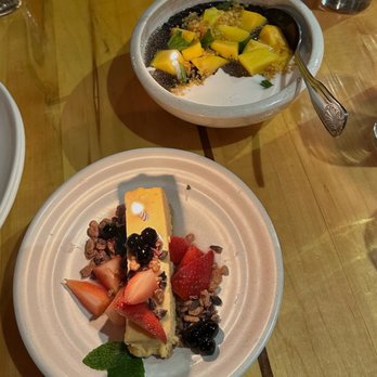 Mott St - Mango Sticky Rice (top), Thai Tea Cheesecake (bottom) - Asian Fusion Near Me - Chicago, Illinois