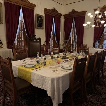 Iolani Palace - Museums Near Me - Honolulu, Hawaii