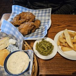 Cracker Barrel Old Country Store - Fried chicken