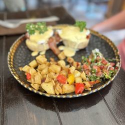 Vallarta Factory - Eggs Benedict