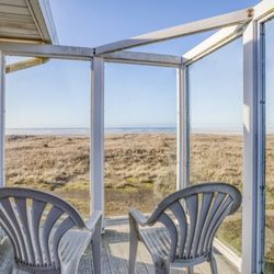 Wrap around second floor deck, ocean view