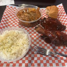 Barbecue chicken, white rice with butter and yams! Delicious. The restaurant is really nice inside. Barbecue chicken, white rice with butter and yams! Delicious. The restaurant is really nice inside.