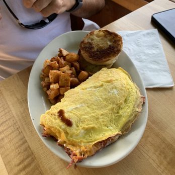 Ocean Mist - Corn beef hash omelette - Bars Near Me - Wakefield, Rhode Island Ocean Mist - Corn beef hash omelette - Bars Near Me - Wakefield, Rhode Island