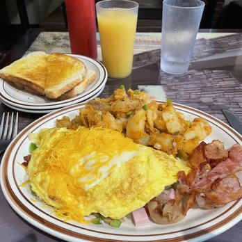 Beacon Restaurant - Maxi omelette - Breakfast & Brunch Near Me - Wichita, Kansas Beacon Restaurant - Maxi omelette - Breakfast & Brunch Near Me - Wichita, Kansas