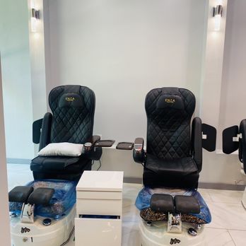 Enza Nails & Lashes - Mani-pedi station - Nail Salons Near Me - Austin, Texas