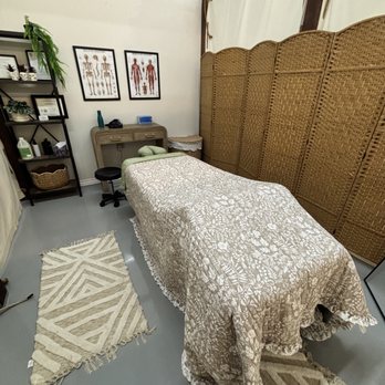 Jerianne Guillermo, CNMT - My newly decorated space at The Beauty Cave in Elk Grove :) - Massage Therapy Near Me - Elk Grove, California Jerianne Guillermo, CNMT - My newly decorated space at The Beauty Cave in Elk Grove :) - Massage Therapy Near Me - Elk Grove, California