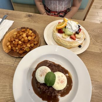 Aloha Kitchen - Breakfast & Brunch Near Me - Honolulu, Hawaii
