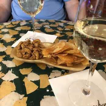Overlook Lounge, Aperitifs & Spirits - Pinot Grigio - Lounges Near Me - Las Vegas, Nevada