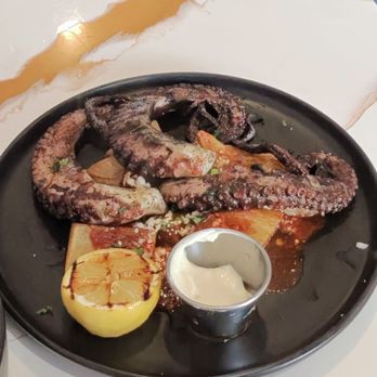 Bubbles & Delights Café - Pulpo a la brasa "Olé" - Cafes Near Me - Petaluma, California