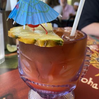 Cheeseburger In Paradise - Mai Tai - Burgers Near Me - Honolulu, Hawaii