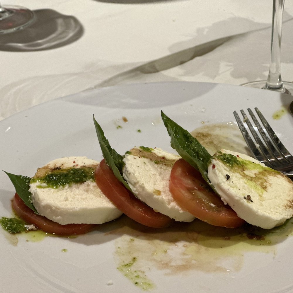 Alcaravea - Caprese salad - Italian Near Me - Cabo San Lucas, BCS Alcaravea - Caprese salad - Italian Near Me - Cabo San Lucas, BCS