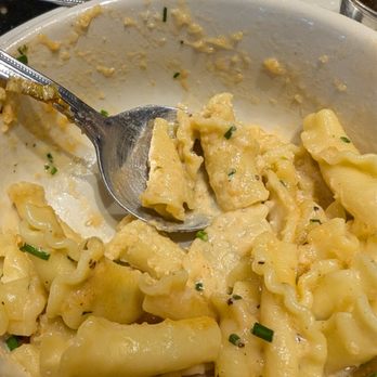 Houlihan's - Non Cheesy Mac and Cheese - Bars Near Me - Overland Park, Kansas Houlihan's - Non Cheesy Mac and Cheese - Bars Near Me - Overland Park, Kansas