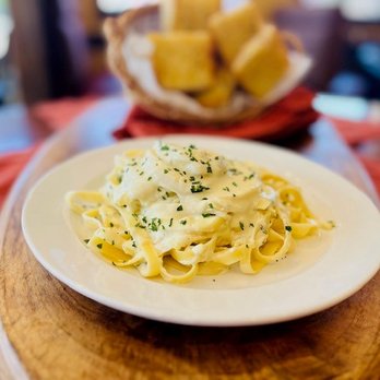 Via Sofia's - Fettuccini Alfredo Lunch - Italian Near Me - Cedar Rapids, Iowa Via Sofia's - Fettuccini Alfredo Lunch - Italian Near Me - Cedar Rapids, Iowa