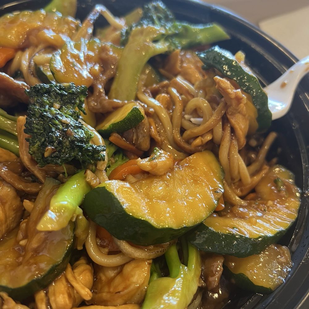 Pan-fried noodles that were not crispy and tasted like regular chow mein noodles. Pan-fried noodles that were not crispy and tasted like regular chow mein noodles.