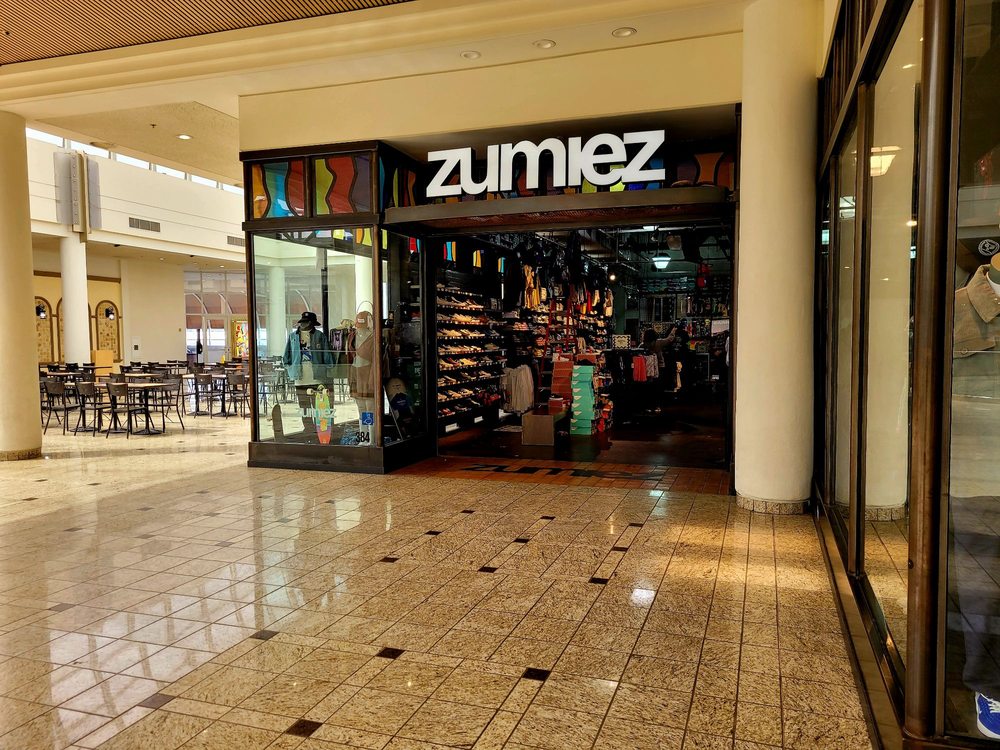 ZUMIEZ Updated October 2024 21 Reviews 1815 Hawthorne Blvd
