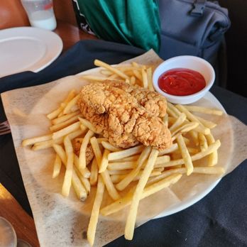 Il Fornaio - Kids chicken strips and fries - Italian Near Me - Coronado, California Il Fornaio - Kids chicken strips and fries - Italian Near Me - Coronado, California