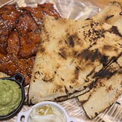 La Casa del Tío Güero - Tlayudas con cecina