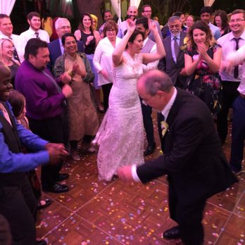 Music Makes You Move - May 5, 2018 LA Wedding emceed & music spinning by DJ Isaac @musicmakesyoumove - DJs Near Me