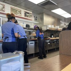 Waffle House - Hustling!!