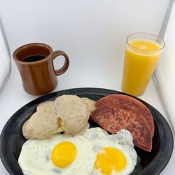 Yum Yum Restaurant Inn L A - Big Breakfast hits the spot