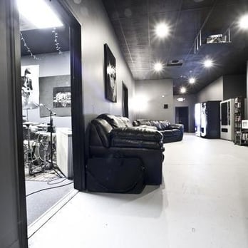 Diamond Sound Studios - lounge - Recording & Rehearsal Studios Near Me - Nashville, Tennessee Diamond Sound Studios - lounge - Recording & Rehearsal Studios Near Me - Nashville, Tennessee