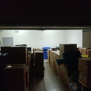 AZ Valley Movers - Putting all your boxes organized in the garage helps save alot of time on your move. - Movers Near Me AZ Valley Movers - Putting all your boxes organized in the garage helps save alot of time on your move. - Movers Near Me