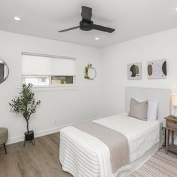 Small bedroom with wall decore.