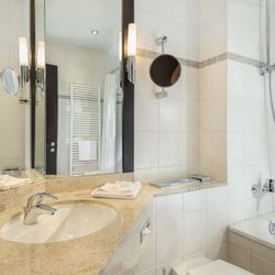 Best Western Stadtpalais Wittenberg - Guest room bath