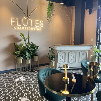 Flutes Champagne Bar - Entry area. Nice decor & vibe - Wine Bars Near Me - Winter Park, Florida