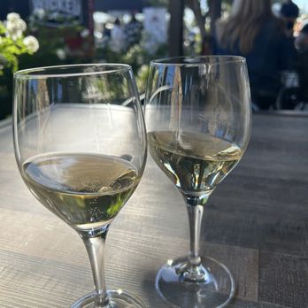 Temecula Valley Cable Car Wine Tours - Sample at Somerset - Wine Tours Near Me - Temecula, California