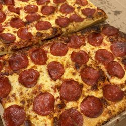 Il Ferramenta Pizzeria - Pepperoni Pizza - This is a whole pizza