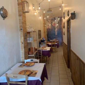 Olive & Garlic - a long narrow dining room - Pizza Near Me - Franklin Square, New York
