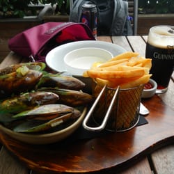 O'Hagan's Irish Pub - Mussels and fries