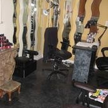 Mimi & Coco Salon - The nail tech's area - Hair Salons Near Me - Los Altos, California