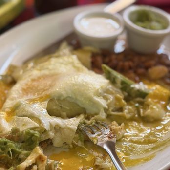 Mamas Royal Cafe - ENCXAM ENCHILADAS DE POLLO Dos Huev PZA $220 - Breakfast & Brunch Near Me - Cabo San Lucas, BCS