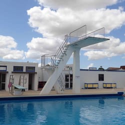 Le Piscine Municipale André Couraud - SURGÈRES (17) - Piscine communautaire André Couraud