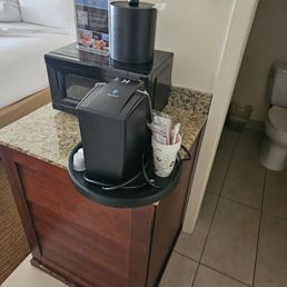 Coffe service ordered and delivered. Tiny counter space Coffe service ordered and delivered. Tiny counter space
