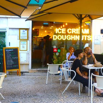 Scoop 'n Dough - Exterior seating - Ice Cream & Frozen Yogurt Near Me - Lisbon, 11