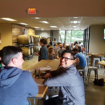 Oak Highlands Brewery - Groovy vibe and happy people eating bbq and drinking awesome craft beers. - Beer Gardens Near Me - Richardson, Texas Oak Highlands Brewery - Groovy vibe and happy people eating bbq and drinking awesome craft beers. - Beer Gardens Near Me - Richardson, Texas